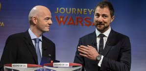 Jerzy Dudek (r.) hat dem VfL Wolfsburg den SSC Neapel zugelost Europa League
