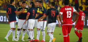 Falcao wird nach seinem Treffer gegen Kuwait gefeiert Falcao