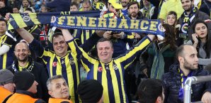 Fenerbahce gewann das Derby gegen Besiktas mit 1:0 Fenerbahce Fans