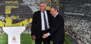 Florentino Perez (r.) hat seinen Trainer Carlo Ancelotti den Rücken gestärkt Florentino Perez, Carlo Ancelotti