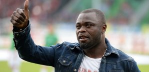 Gerald Asamoah setzt sich gegen Rechtsextremismus ein Gerald Asamoah
