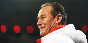 Huub Stevens bleibt offenbar vorerst Trainer beim VfB Huub Stevens