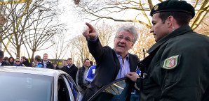 Marcel Reifs Auto wurde in Dortmund von Krawallmachern attackiert Marcel Reif