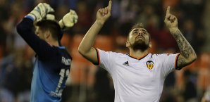 Paco Alcacer feierte seinen Treffer kurz nach der Einwechslung Paco Alcacer