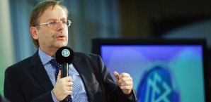 Rainer Koch sieht die Sicherheit in den Stadien insgesamt verbessert Rainer Koch