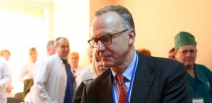Karl-Heinz Rummenigge sieht den Vertragsverlängerungen von Pep Guardiola und Bastian Schweinsteiger mit Optimismus entgegen Rummenigge, Fußball, FC BAyern München