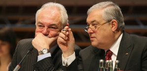 Walter Schneeloch (l.) hadert noch Walter Schneeloch