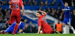 Zlatan Ibrahimovic flog nach einem Foul gegen Oscar vom Platz Zlatan Ibrahimovic