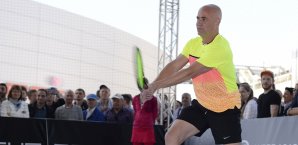 Andre Agassi veranstaltete in Stuttgart ein Showmatch gegen Maria Sharapova Andre Agassi