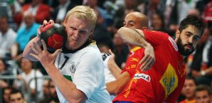 Deutschland und Spanien lieferten sich ein hart umkämpftes Duell DHB-Team