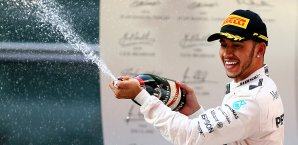 Lewis Hamilton ließ es nach seinem Sieg in China ordentlich krachen Lewis Hamilton