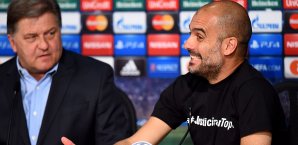 Pep Guardiola sorgt mit einem Schriftzug auf seinem T-Shirt für Aufsehen Pep Guardiola