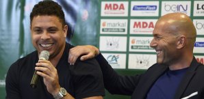 Ronaldo spielte mit Zinedine Zidane zusammen bei Real Madrid Ronaldo