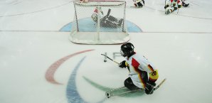Die deutsche Sledge-Hockey-Nationalmannschaft ist bei der WM in der Gruppenphase gescheitert Sledge-Hockey