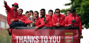 Die Spieler des FC Arsenal lassen sich feiern Arsenal FC