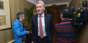 David Gill (M.) hat wie erwartet das Exko-Meeting unter Blatter boykottiert David Gill