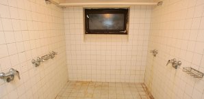 Für eine Kamera in der Damen-Dusche muss ein spanischer Sportdirektor in Haft Dusche
