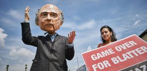 Sepp Blatter steht unter Beschuss Fußball International, FIFA