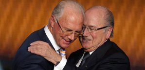 Alte Männer unter sich: Franz Beckenbauer und Sepp Blatter Fußball International, FIFA