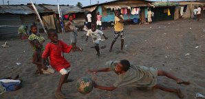 WHO erlaubt wieder das Fußball Spielen in Liberia Liberia Fußball