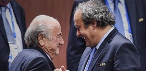 Sepp Blatter (l.) will Platini vergeben, aber nicht vergessen, was er gesagt hat Sepp Blatter