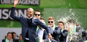 Die Spieler des VfL Wolfsburg haben ihren Sieg gebührend gefeiert VfL Wolfsburg