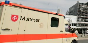 Verletzter Polizist bei Anschlag auf Dortmunder Mannschaftsbus Krankenwagen