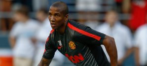 Ashley Young bleibt Manchester United erhalten Ashley Young