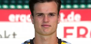 Bastian Lerch musste nach dem Foul beim Spiel gegen Buchbach direkt in die Klinik Bastian Lerch