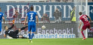 Chris Löwe (r.) gelang das entscheidende Tor vom Punkt Chris Löwe