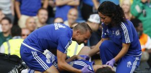 Der Stein des Anstoßes: Ärtzin Eva Carneiro behandelt Eden Hazard Eden Hazard