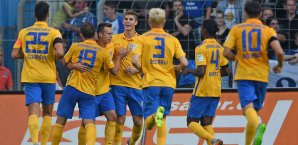 Die Spieler der Eintracht bejubeln den ersten Treffer Eintracht Braunschweig