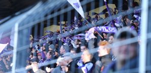 Ein Feuerzeug aus dem VfL-Block srogte für den Spielabbruch Fans