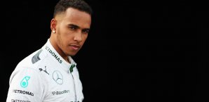 Lewis Hamilton hat ein Video veröffentlicht, auf dem er mit einem Maschinengewehr schießt Lewis Hamilton
