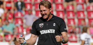 Ralph Hasenhüttl feiert das entscheidende Tor Ralph Hasenhüttl