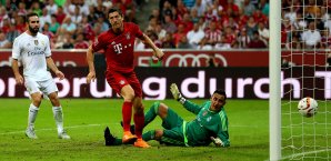 Robert Lewandowski (M.) sorgte für die Entscheidung Robert Lewandowski