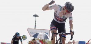 Tom Dumoulin gewann die neunte Etappe der Vuelta und übernahm das Rote Trikot Tom Dumoulin