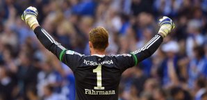 Ralf Fährmann hatte Grund zum Feiern Fährmann