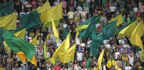 Fans von ADO Den Haag sollen Ajax-Spieler rassistisch beleidigt haben ADO Den Haag