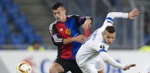 Albian Ajeti unterschreibt beim FCA bis 2020 Albian Ajeti