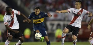 Carlos Tevez löste die Tumulte mit einem Kopfstoß aus Carlos Tevez