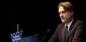 Dietmar Beiersdorfer muss den HSV wirtschaftlich wieder auf Kurs bringen Dietmar Beiersdorfer
