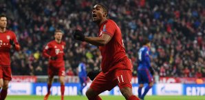Douglas Costa setzte sich vor Pierre-Emerick Aubameyang durch Douglas Costa