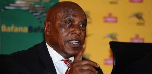 Tokyo Sexwale hat Berichten über einen Rückzug seiner FIFA-Kandidatur widersprochen FIFA, Tokyo Sexwale