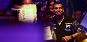 Titelverteidiger Gary Anderson trifft nun im Finale auf Adrian Lewis Gary Anderson