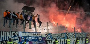Gegen Darmstadt 98 entzündeten HSV-Rowdys Feuerwehrskörper Hamburger SV