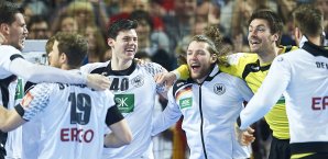 Das deutsche Team will auch gegen Dänemark jubeln Handball