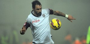 Almeida soll die 96er vor dem Abstieg bewahren Hugo Almeida