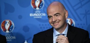 Gerneralsekretär Gianni Infantino darf sich über die Unterstützung der UEFA-Spitze freuen ianni Infantino