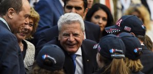 Joachim Gauck drückt den DHB-Jungs die Daumen Joachim Gauck